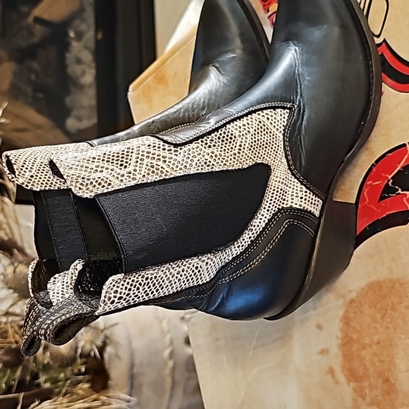 Sending out best offer I can 😍Gorgeous Old Gringo Boots - Picture 6 of 8